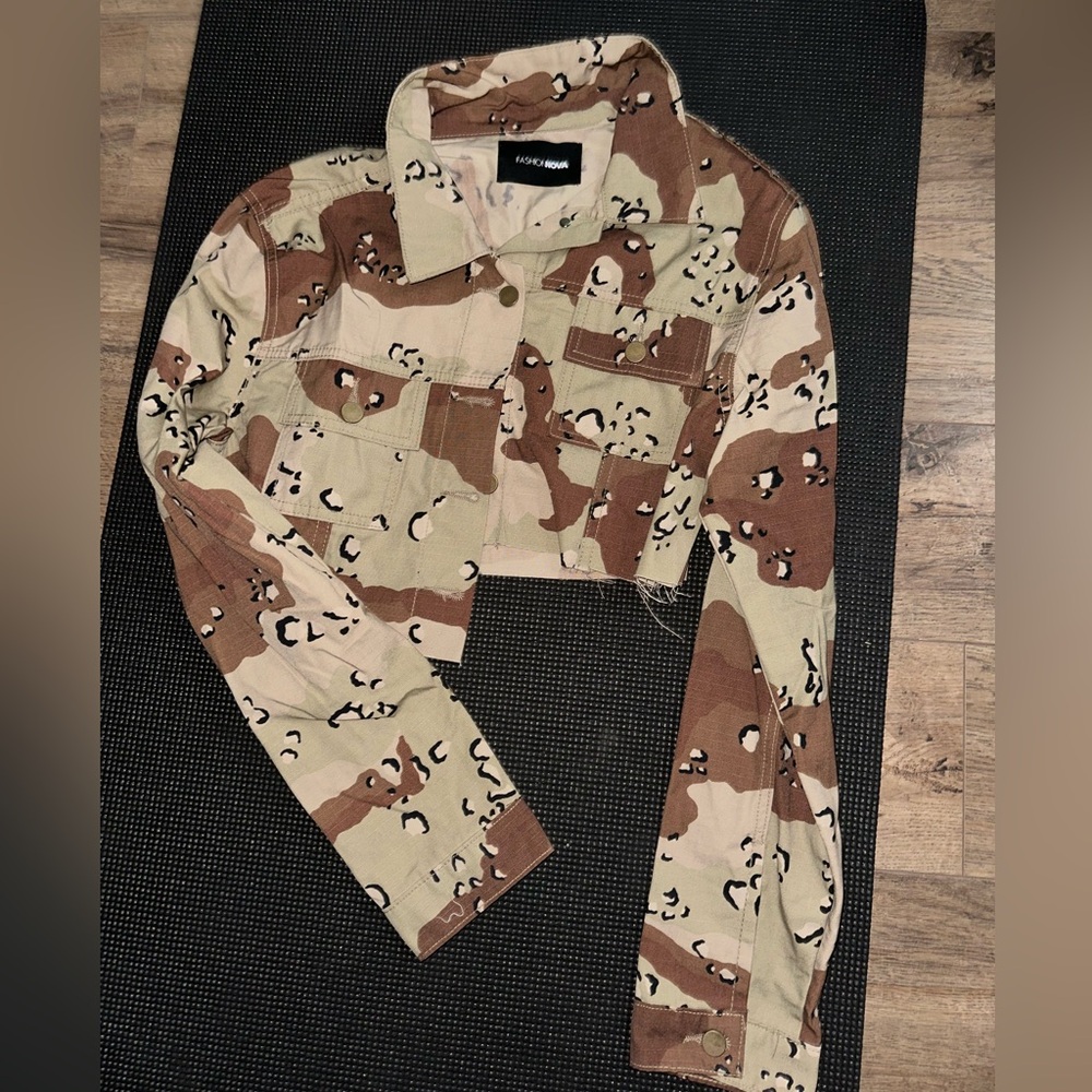 Cropped camo jacket